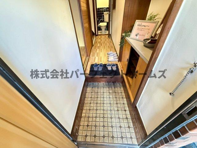 高野道1丁目戸建　賃貸の玄関|収納もある玄関です