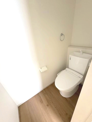 【内装】 | 大野城市中1丁目3期　1号棟（全3棟）【仲介手数料無料・0円】 | 施工例。1階のトイレです。施工例は完成時と異なる場合があります。
