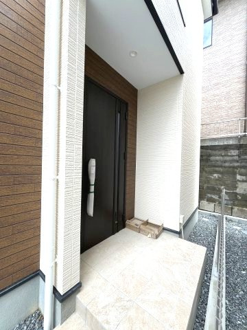 【玄関】 | 大野城市中1丁目3期　1号棟（全3棟）【仲介手数料無料・0円】 | 現地写真。