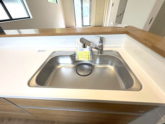 【キッチン】 | 大野城市中1丁目3期　1号棟（全3棟）【仲介手数料無料・0円】 | 施工例。施工例は完成時と異なる場合があります。
