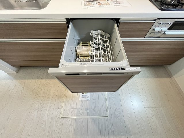 【キッチン】 | 大野城市中1丁目3期　1号棟（全3棟）【仲介手数料無料・0円】 | 現地写真。食洗器が付いてます。