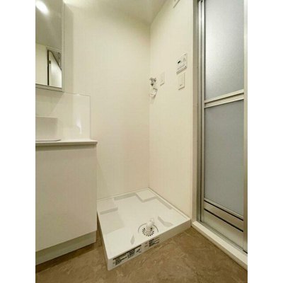 【設備】 | PIENZA中野新橋 | 室内洗濯機置き場。