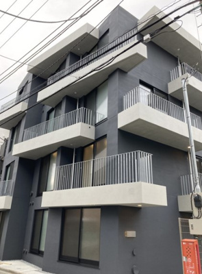 【外観】 | PIENZA中野新橋 | 鉄筋コンクリート造のがっちりとした建物。