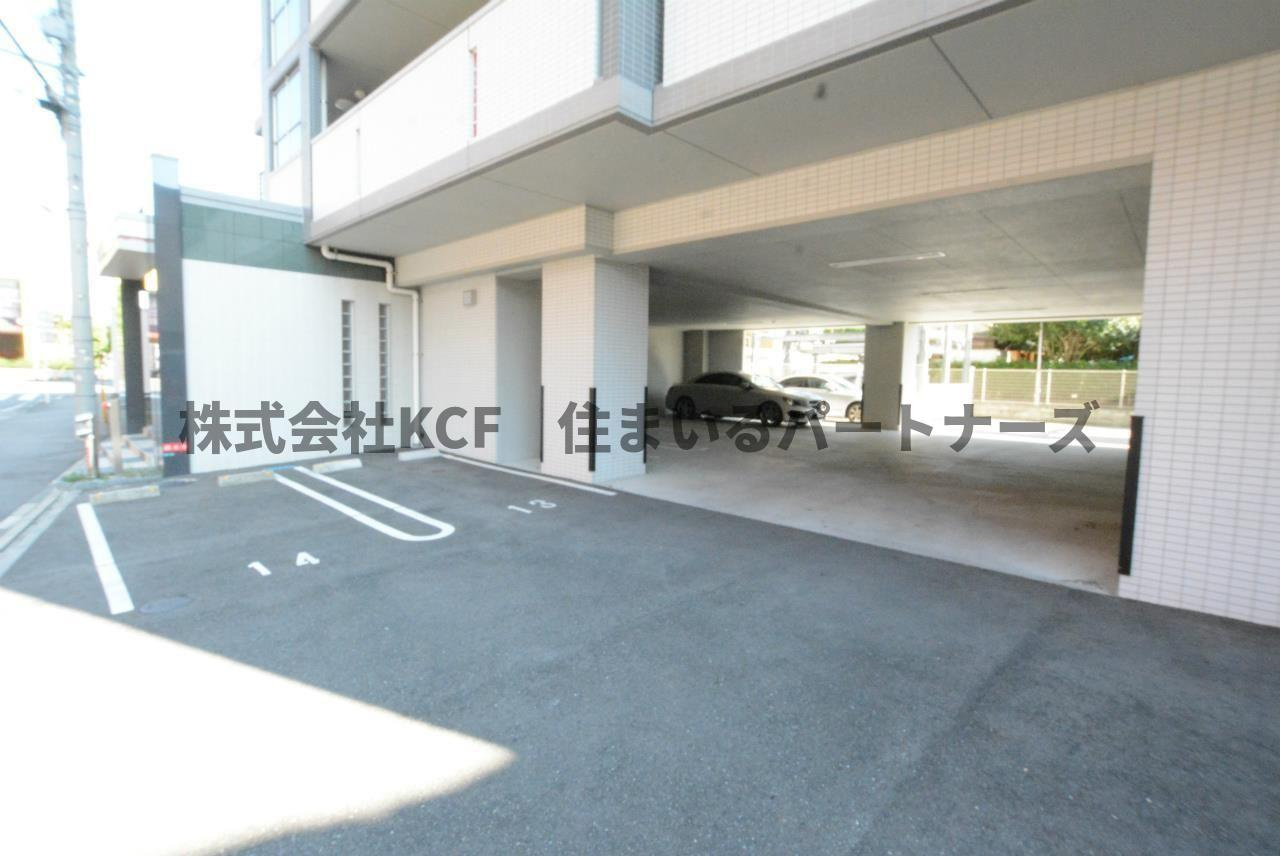 プリマヴェーラ花の木 弐番館の駐車場