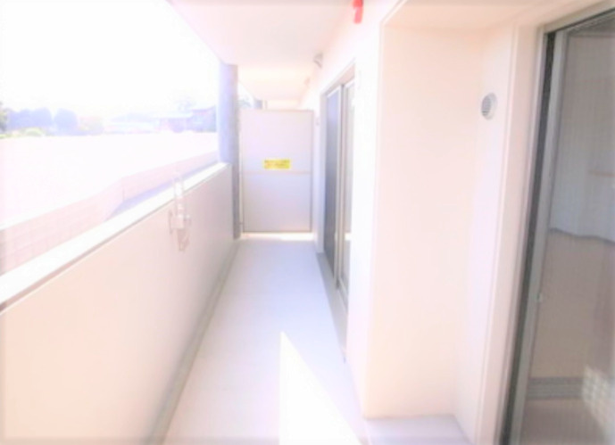 ラ・プルミエールのバルコニー|暖かな日差しのふりそそぐバルコニー