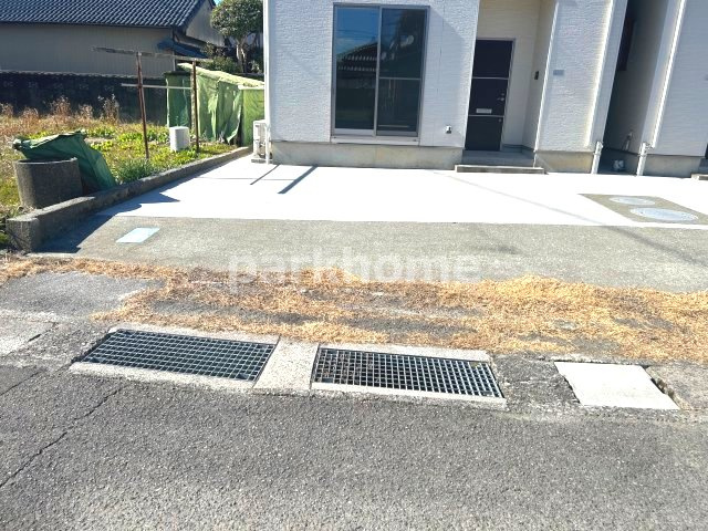 リッチプラスの駐車場