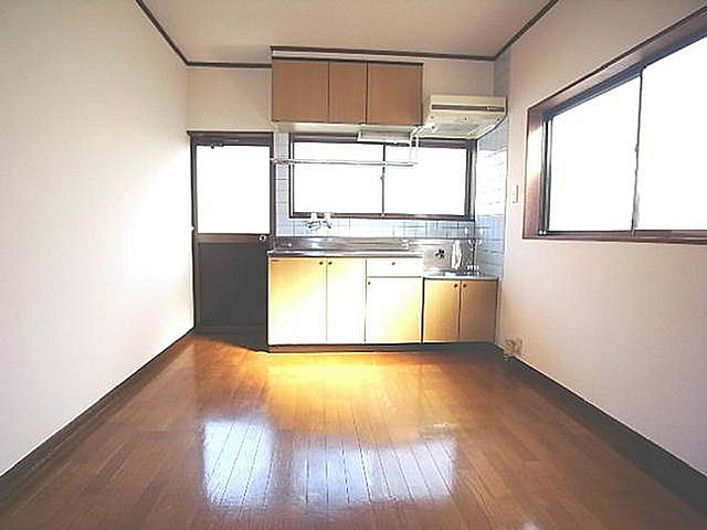 ガーデンハウスの居間・リビング|こちらの居間で趣味の時間をお楽しみください