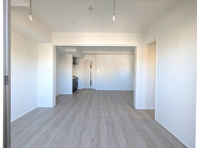 LUMIEC un KITAUENOの内装|角部屋、リビングに窓付、洋室にエアコン・ウォークインクローゼット・取り外し可能な室内物干し設備付き、インターネット無料