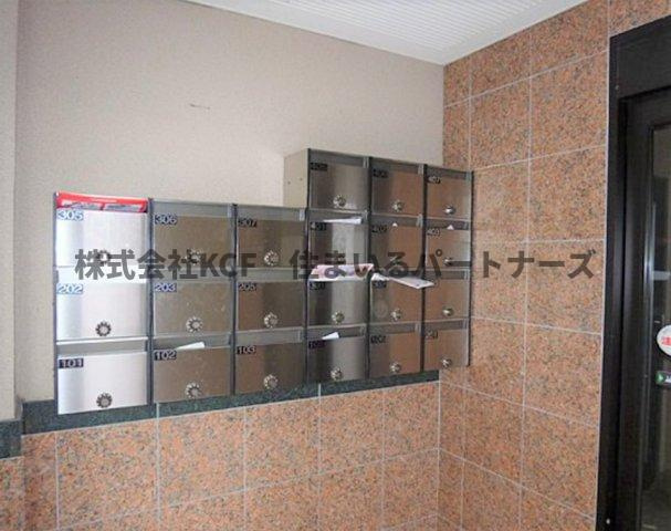 セピアコートのエントランス|落ち着いたエントランスです