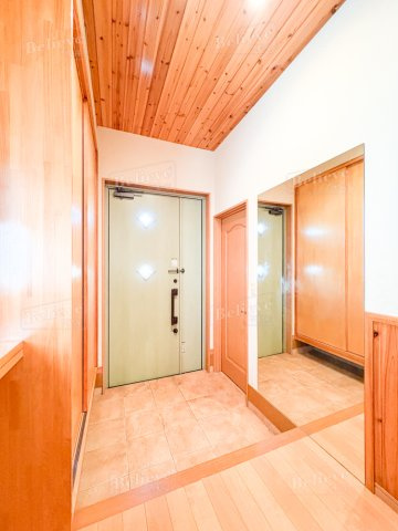 あさひ新町戸建の玄関|シューズボックス付きの玄関です★