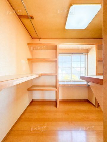 あさひ新町戸建の収納|ウォークインクローゼットなので収納豊富です☆