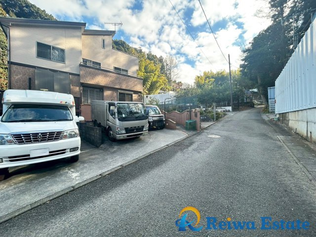 中古戸建　藤沢市大庭の前面道路含む現地写真