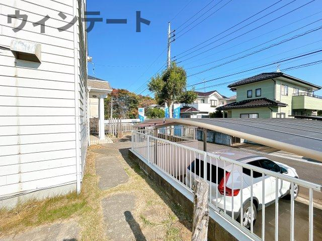 龍ケ崎市城ノ内1丁目　中古戸建の外観|【内外装リフォーム中11/28更新】家の高さからの眺望。駐車場はカーポート付で二台駐車できます。