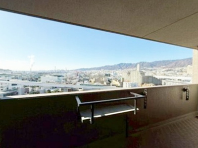 【バルコニー】 | コスモシティ住吉川公園A棟 | 15階建ての14階部分のため、バルコニーからの日差しがたっぷりと差し込みます