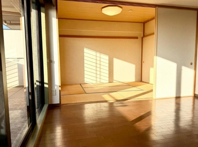 【和室】 | コスモシティ住吉川公園A棟 | リビング横に和室。お子様のお昼寝スペースや来客スペースに最適です