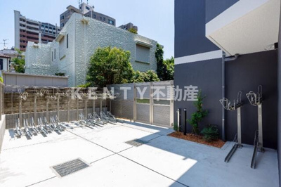 【その他】 | ドゥーエ梅屋敷 | 駐輪場