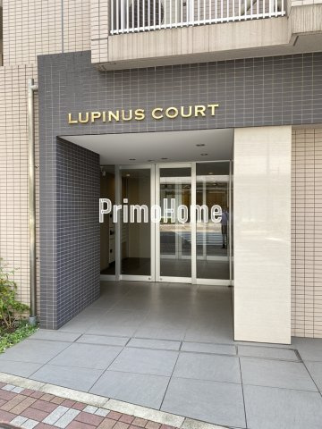 LUPINUS　Courtのエントランス