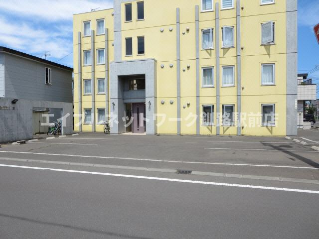 ペラッツィ暁の駐車場