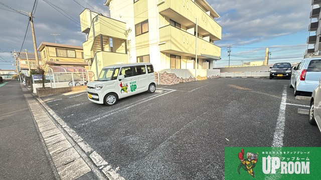 メゾンリバーSの駐車場