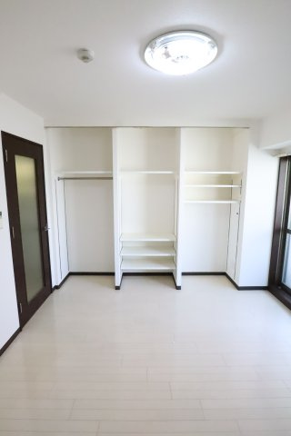 大阪市都島区中野町２丁目の賃貸マンションの収納