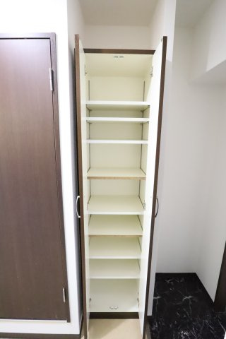 大阪市都島区中野町２丁目の賃貸マンションの玄関