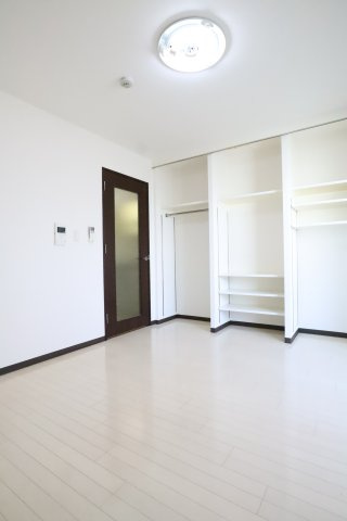 大阪市都島区中野町２丁目の賃貸マンションの居間・リビング