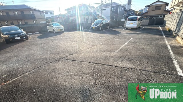 エバーグリーンの駐車場