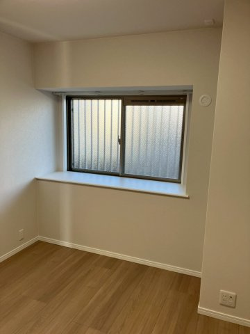 サーパス西宝町の洋室