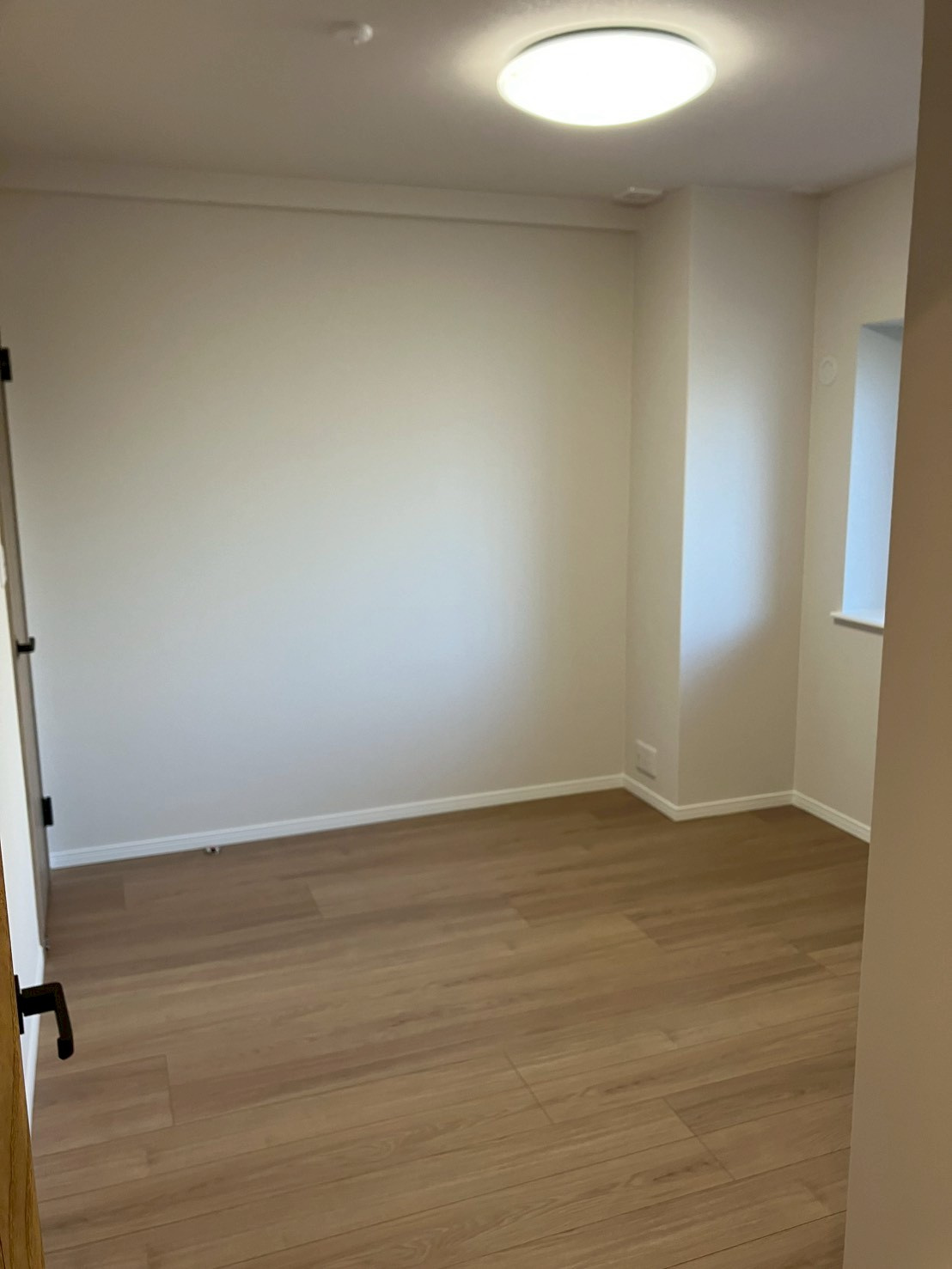 サーパス西宝町の洋室