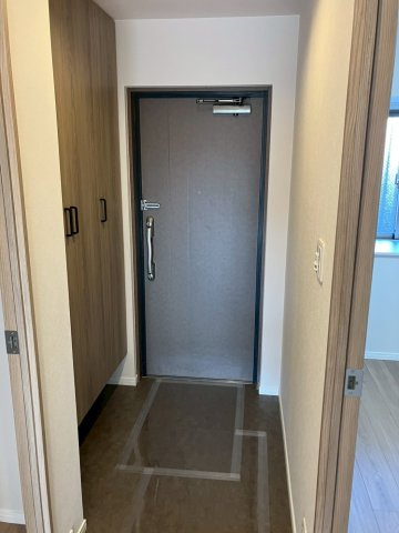 サーパス西宝町の玄関