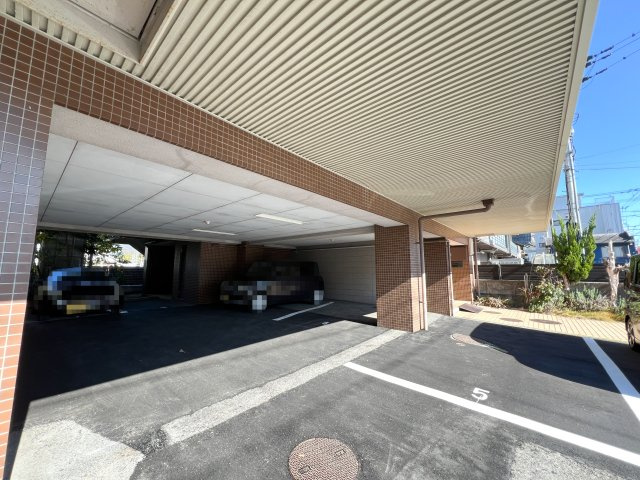 ドエール大川筋の駐車場