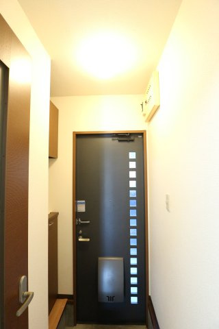 ディアスふじの玄関|102号室の写真を使用しています。