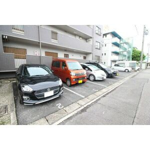 ウイングヒルズの駐車場