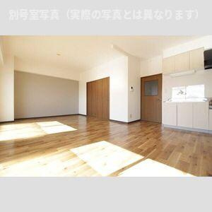 ウイングヒルズの居間・リビング