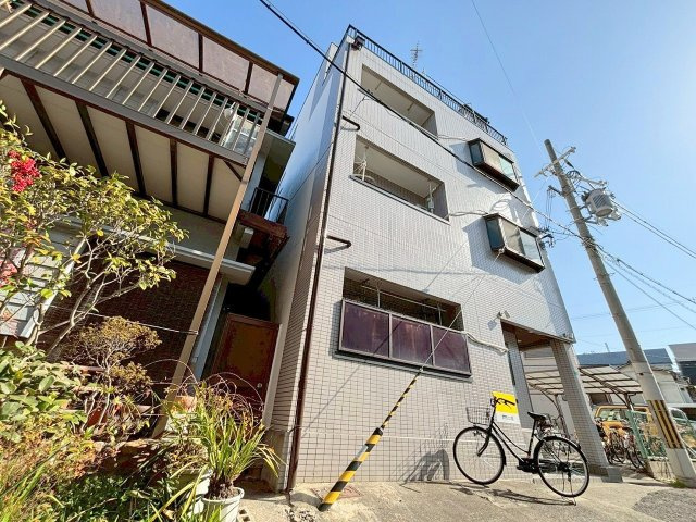 レジデンス三津屋の外観