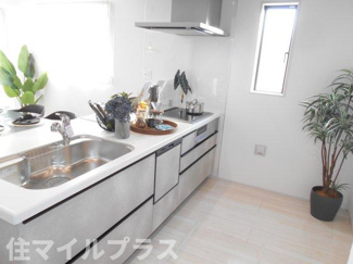 【キッチン】 | 郡山市片平町釜場新築一戸建て1棟 | コンパクトなキッチンで掃除もラクラク