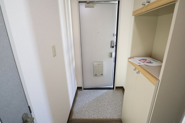 ローレルⅡＡの玄関