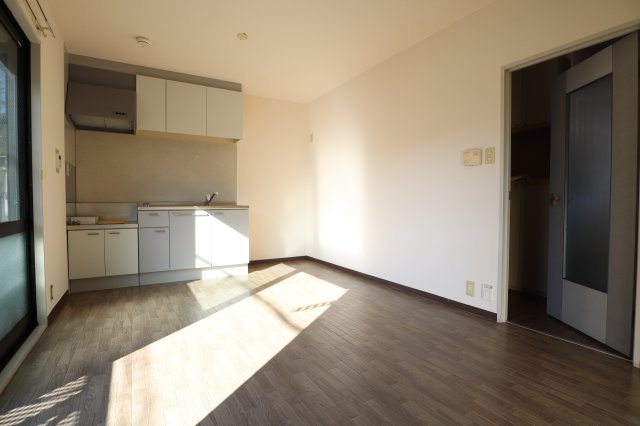 ローレルⅡＡの居間・リビング