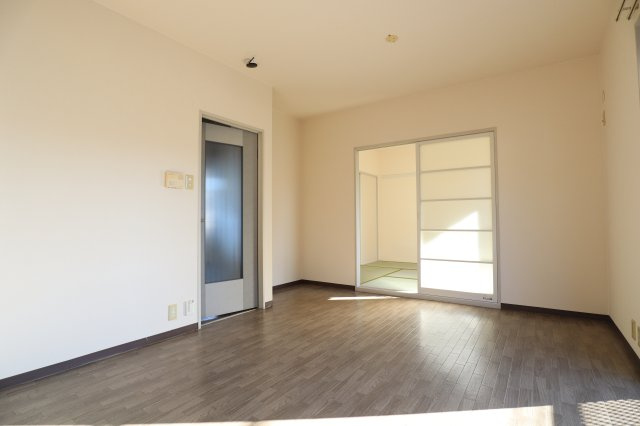 ローレルⅡＡの居間・リビング