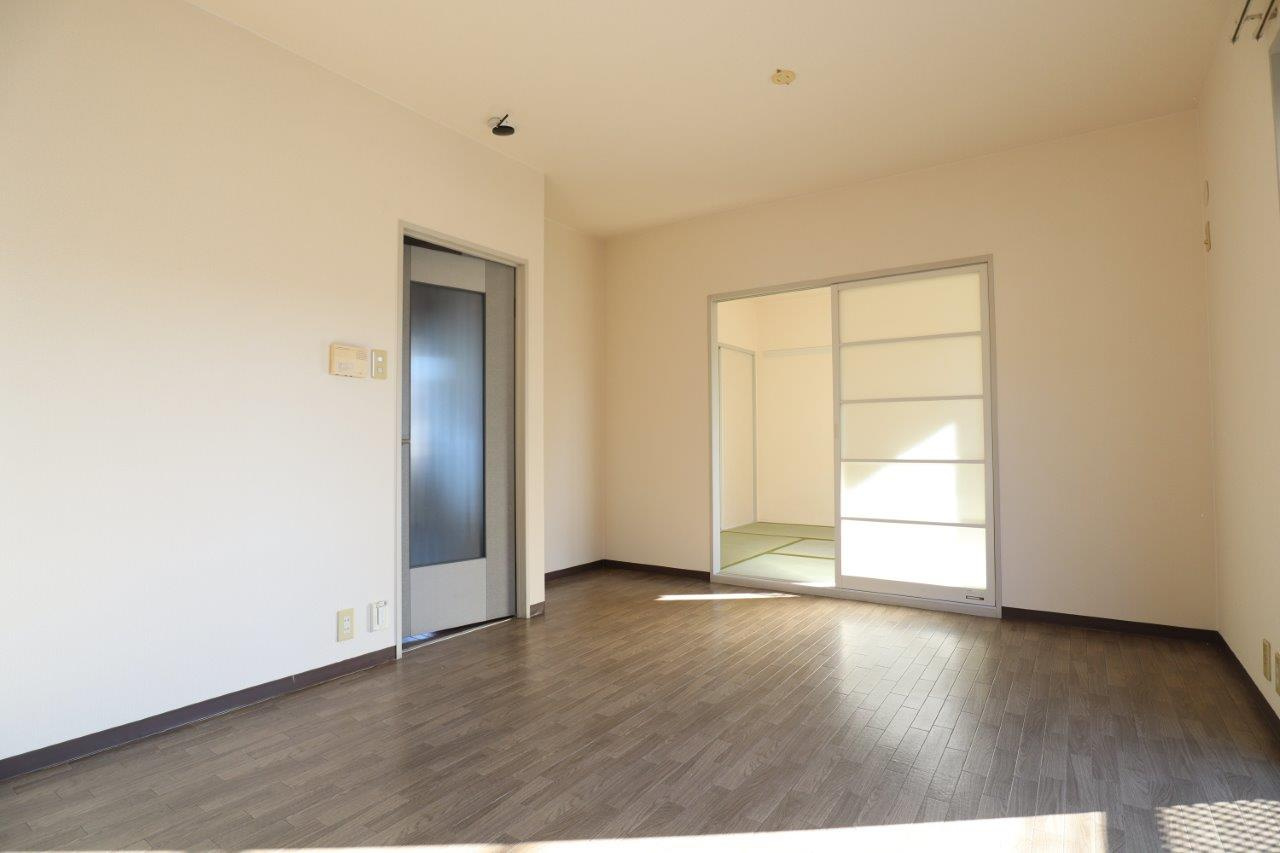 ローレルⅡＡの居間・リビング