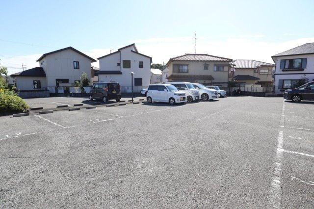 ローレルⅡＡの駐車場