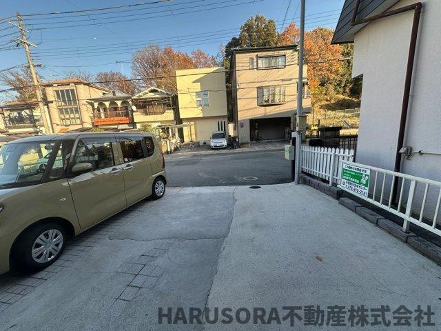 交野市妙見坂２丁目　２階建の前面道路含む現地写真