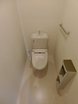 【トイレ】 | カーサフェリオ | イメージ101の写真（間取反転タイプ）