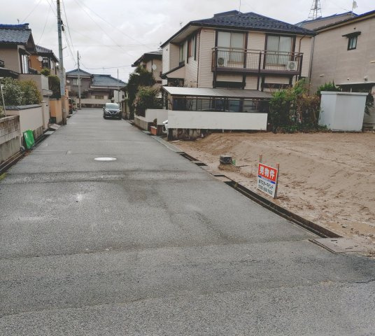 新潟市東区中野山6丁目の前面道路含む現地写真