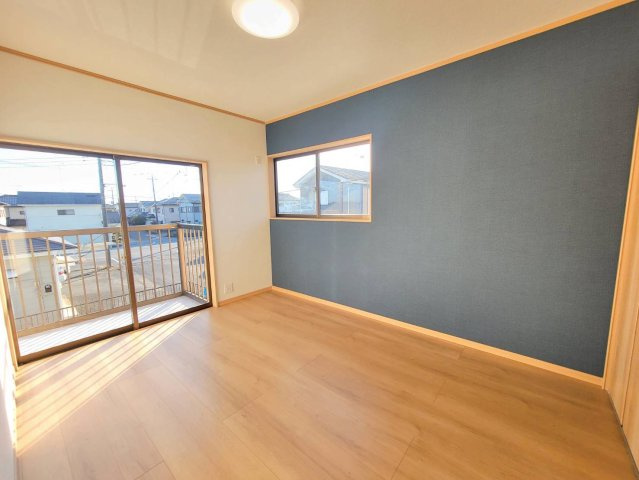 鹿沼市楡木町 中古住宅の洋室|〇2F 6帖和室①〇
静かな2階にある洋室は、プライベート感たっぷり。
勉強や趣味、仕事に集中できるちょうどいい広さで、自分だけの時間を大切にできます。
※2025年12月撮影