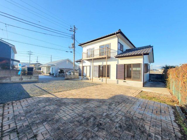鹿沼市楡木町 中古住宅の外観|公道6mに面していますので、お車の出し入れもラクラク☆防蟻工事5年保証付きの安心なリフォーム住宅です！
※2025年12月撮影