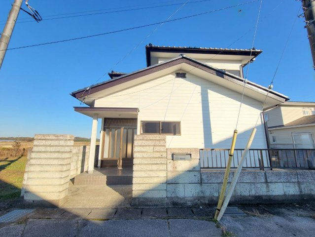 鹿沼市楡木町 中古住宅の玄関|物件の詳細は事前に資料をご用意してお待ちしております。
月々の支払はどれくらい？マイホームの探し方、住宅ローンのシュミレーションもお任せくださいませ。
※2025年12月撮影