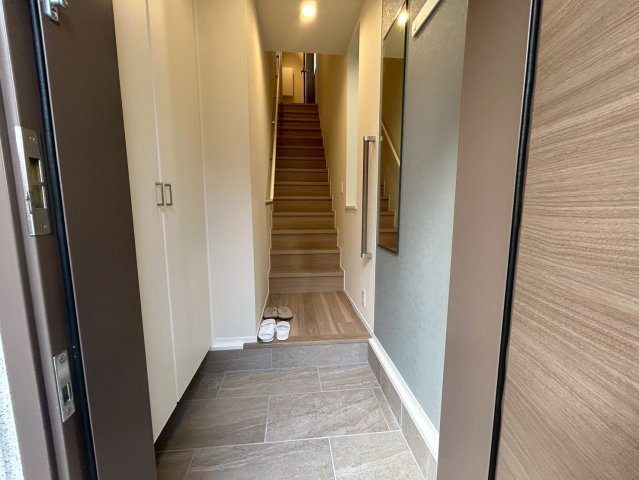 FAMILLEKIWA　新築　ペット相談　駅近　1フロア1住戸の玄関