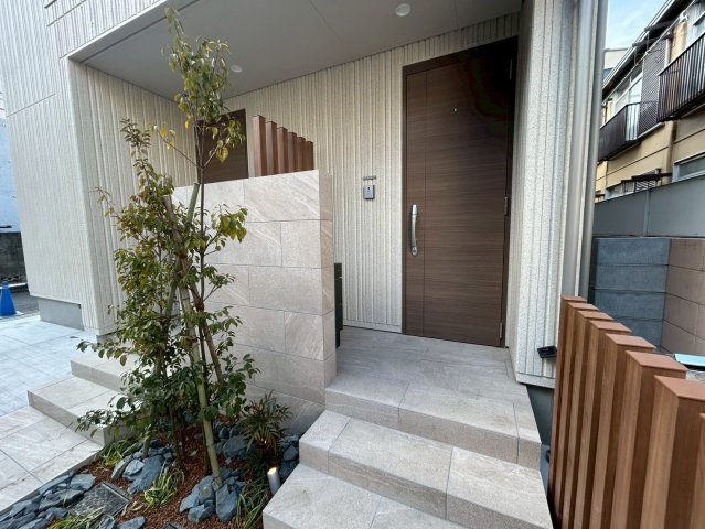 FAMILLEKIWA　新築　ペット相談　駅近　1フロア1住戸のエントランス