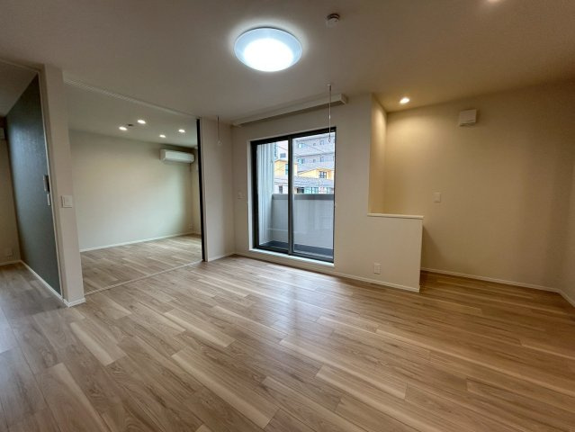 FAMILLEKIWA　新築　ペット相談　駅近　1フロア1住戸の居間・リビング